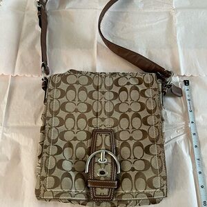 Vintage Coach Bag, has wear on flap, all else in good condition.